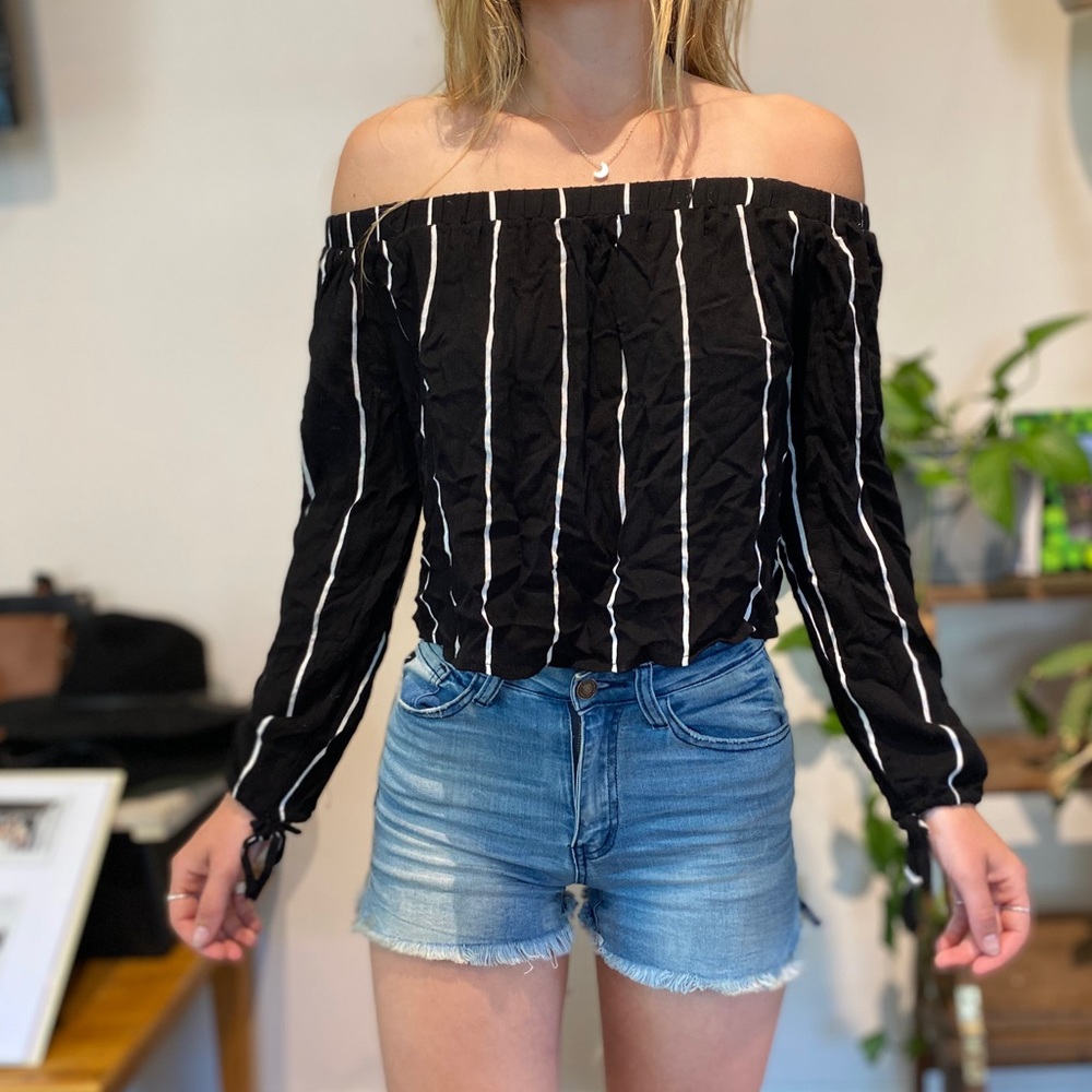 KENDALL & KYLIE Strapless Long Sleeve Crop